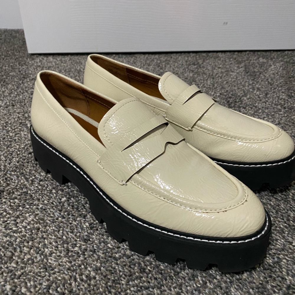 *Brand new* FRANCO SARTO ivory patent leather loafers